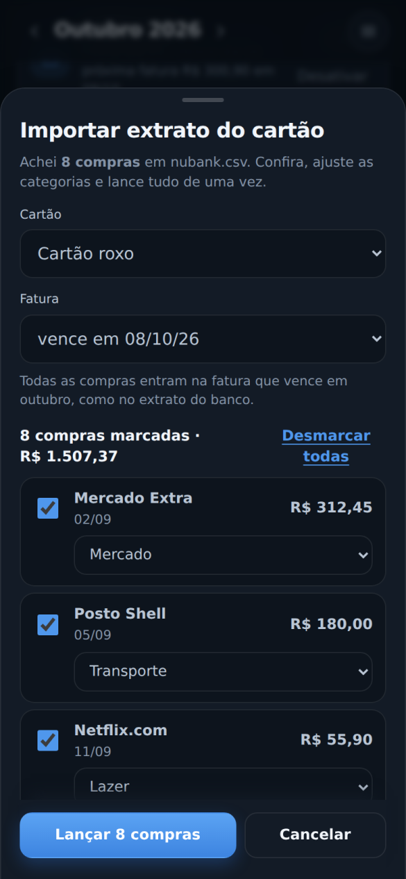 Importar extrato do cartão: 8 compras encontradas, cada uma com a categoria sugerida