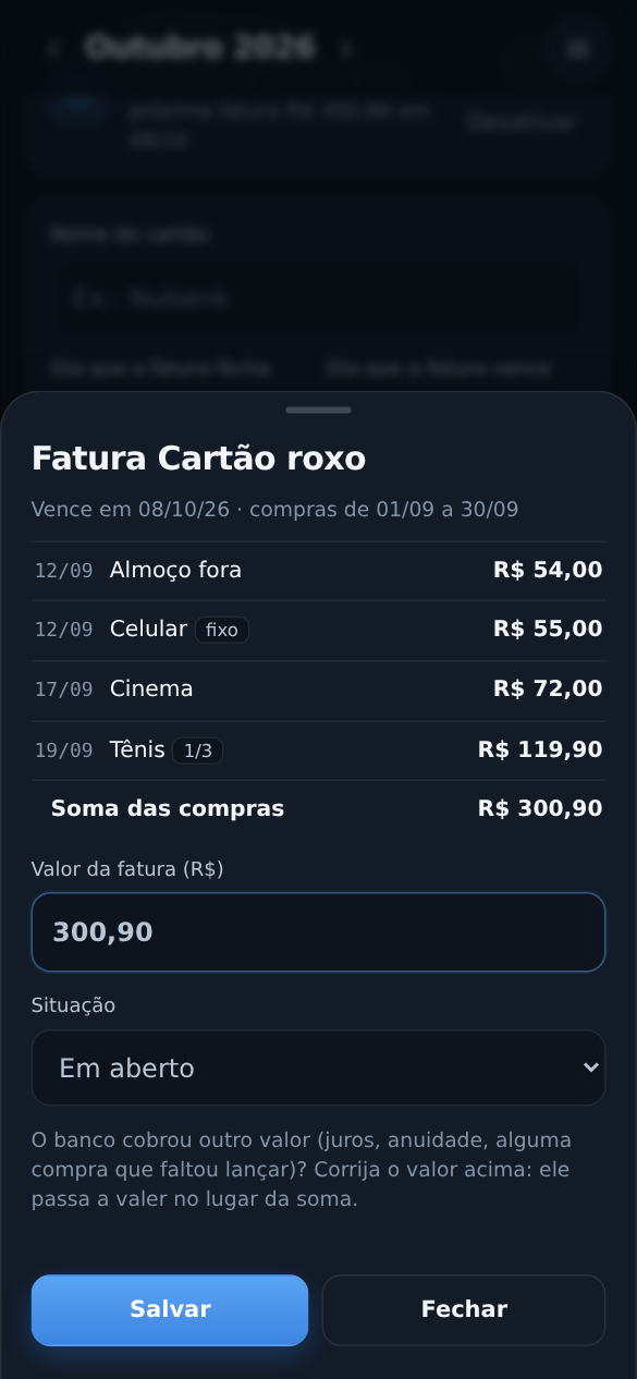 Tela da fatura do cartão, com as compras e a parcela 1 de 3 do tênis